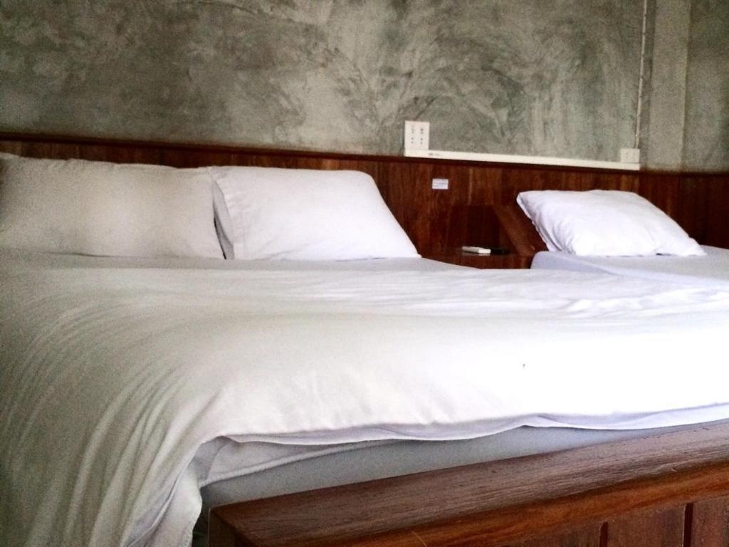 1 Bed Condo — photo 1