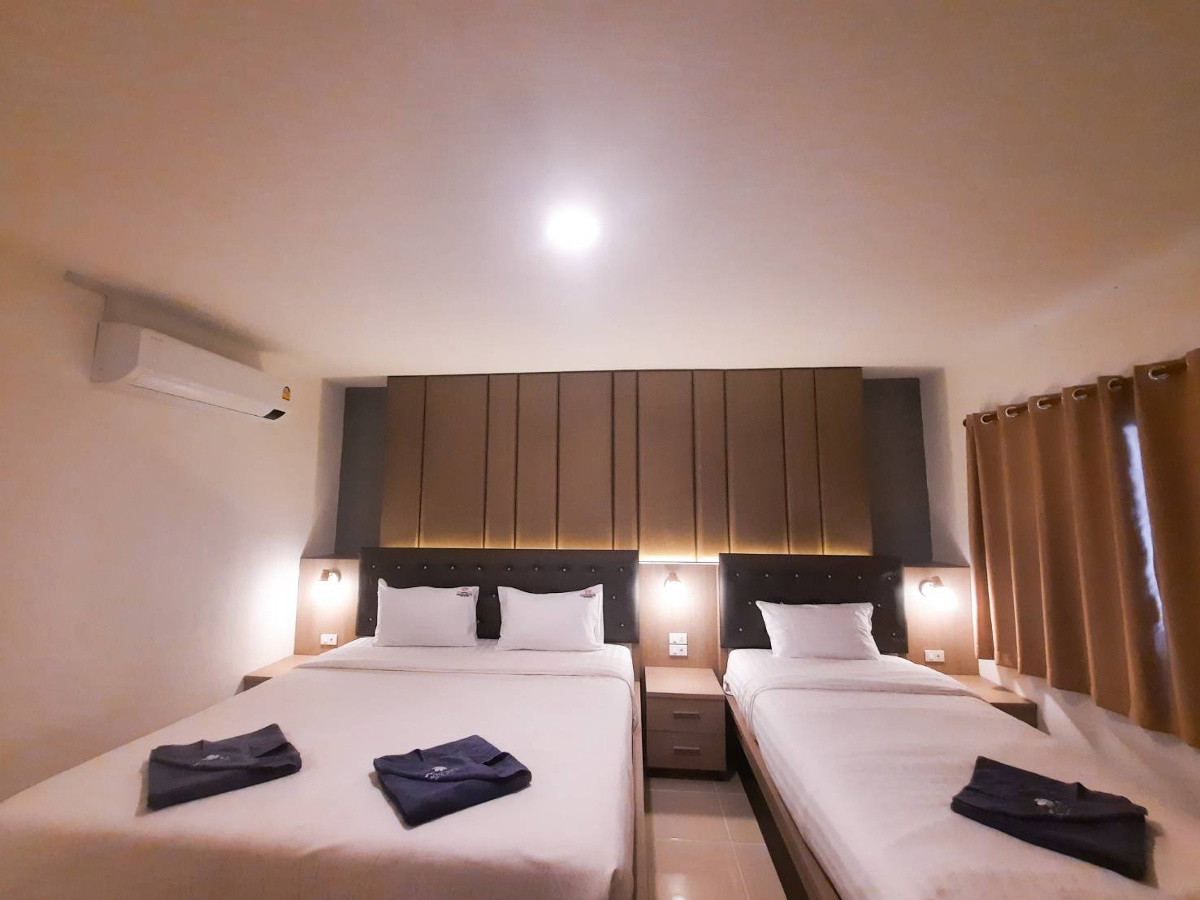 1 Bed Condo — photo 1