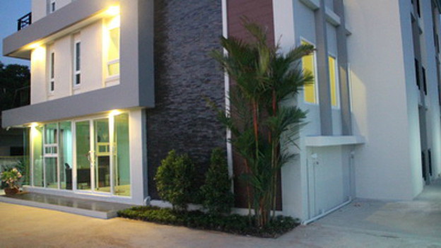 1 Bed Condo — photo 2
