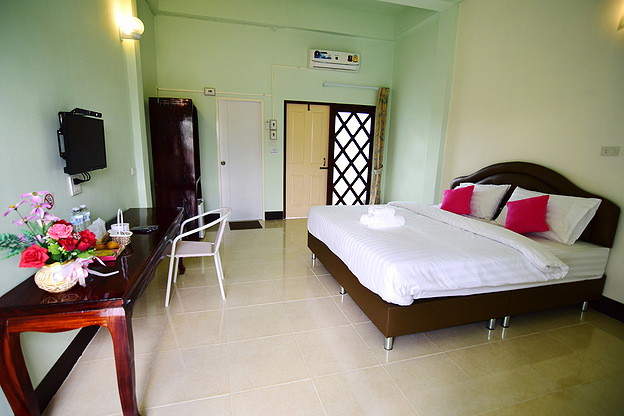 1 Bed Condo — photo 3