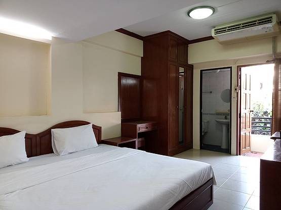 1 Bed Condo · Thon Buri, bangkok — photo 2