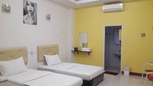 1 Bed Condo — photo 1