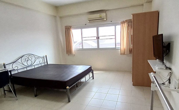 1 Bed Condo — photo 2