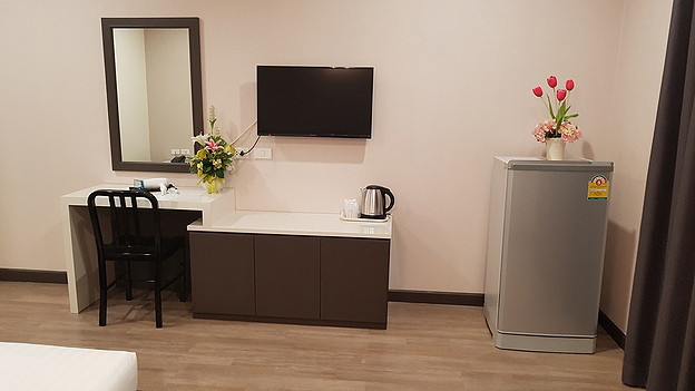 1 Bed Condo — photo 2
