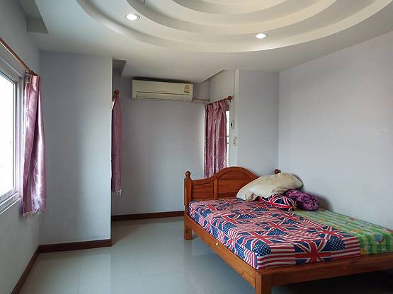 1 Bed Condo — photo 2