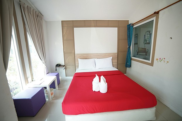 1 Bed Condo — photo 1