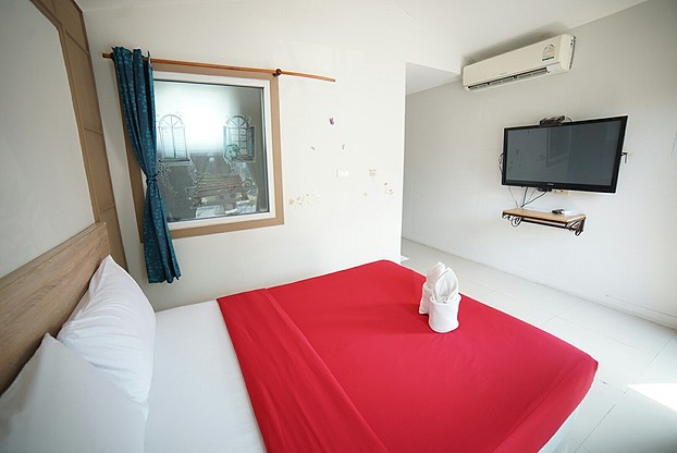 1 Bed Condo — photo 2