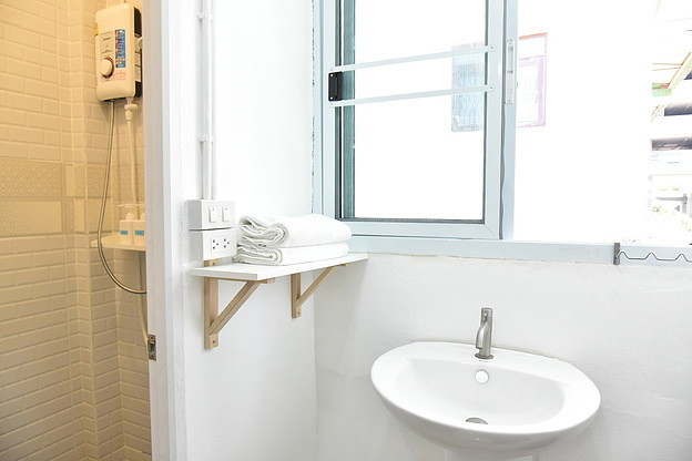 1 Bed Condo · Khlong San, bangkok — photo 5