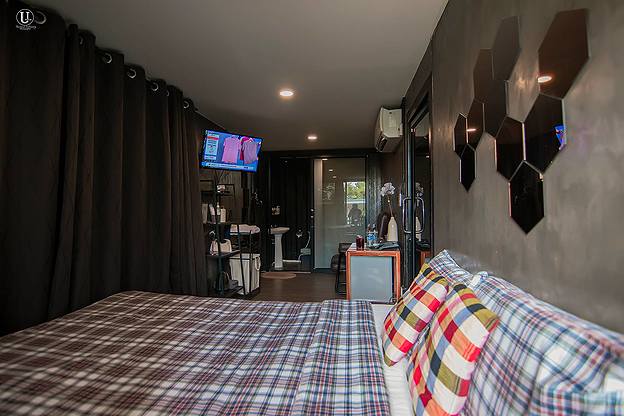 1 Bed Condo — photo 1
