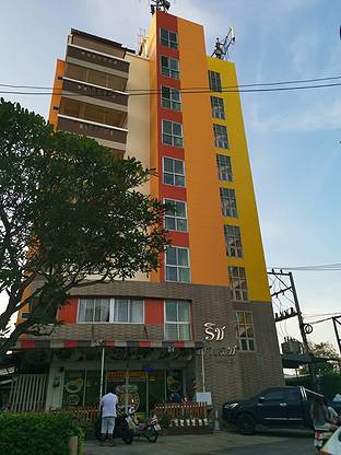 1 Bed Condo — photo 1
