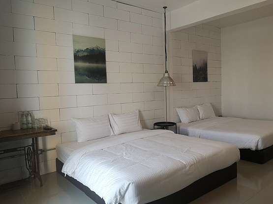 Condo — photo 1