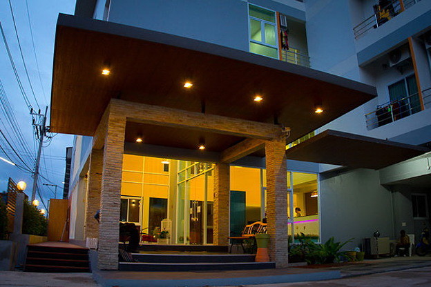 Condo — photo 1