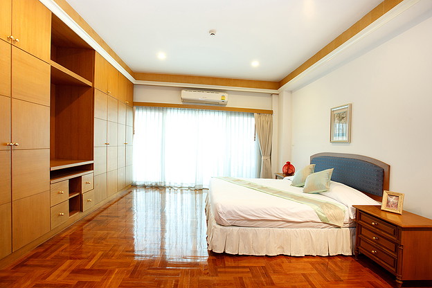 1 Bed Condo · Watthana, bangkok — photo 2