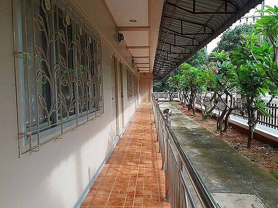 1 Bed Condo — photo 2