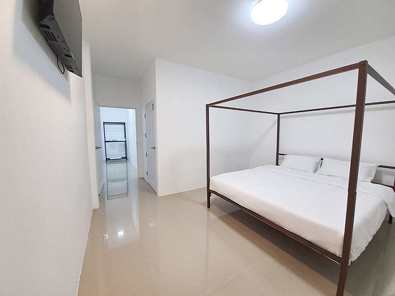 1 Bed Condo — photo 3