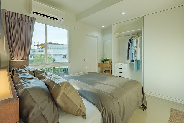 1 Bed Condo — photo 3
