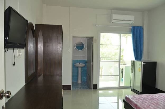 1 Bed Condo — photo 3