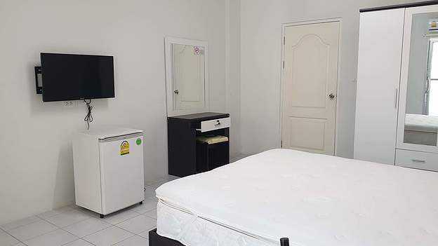 1 Bed Condo — photo 3