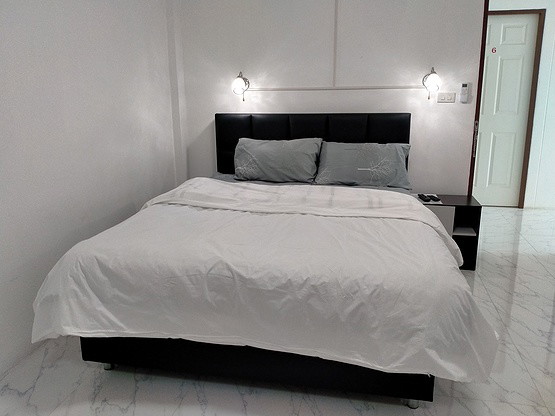1 Bed Condo — photo 3