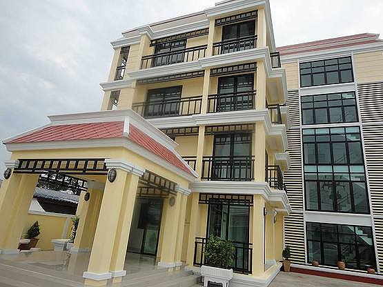 Condo — photo 1