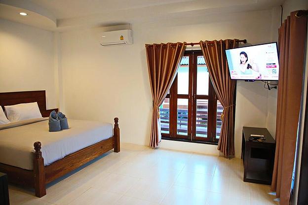 1 Bed Condo — photo 3