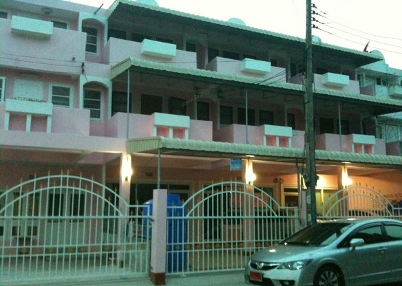 Condo — photo 1