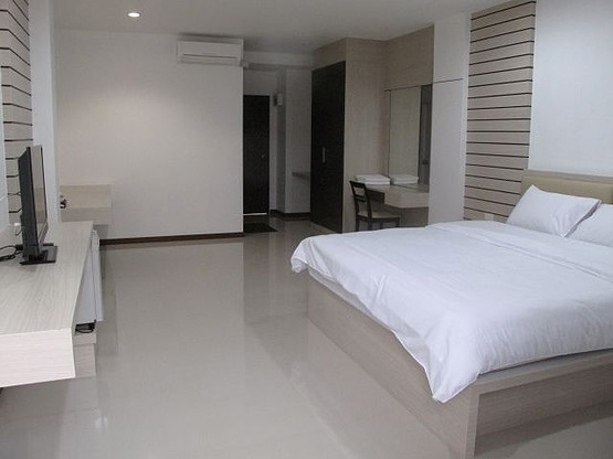 1 Bed Condo — photo 3