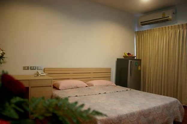 3 Bed Condo · Sathon, bangkok — photo 1