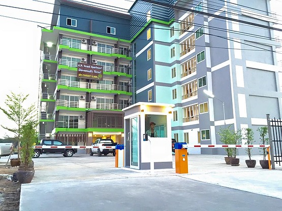 Condo — photo 1