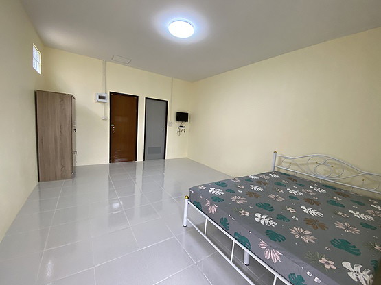 1 Bed Condo — photo 1