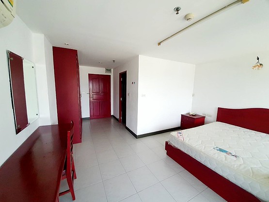 1 Bed Condo · Huai Khwang, bangkok — photo 2