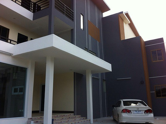 1 Bed Condo — photo 1