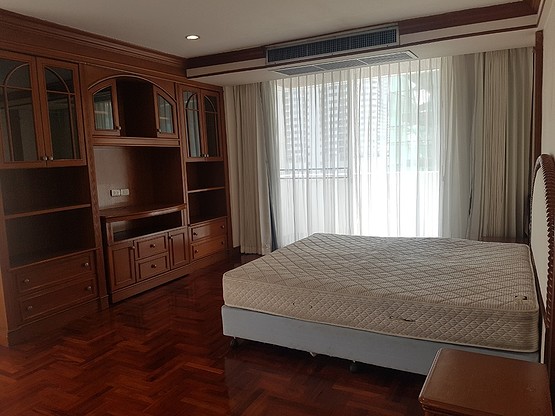 1 Bed Condo · Khlong Toei, bangkok — photo 1