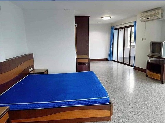 1 Bed Condo — photo 3