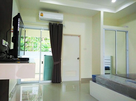 Condo — photo 1