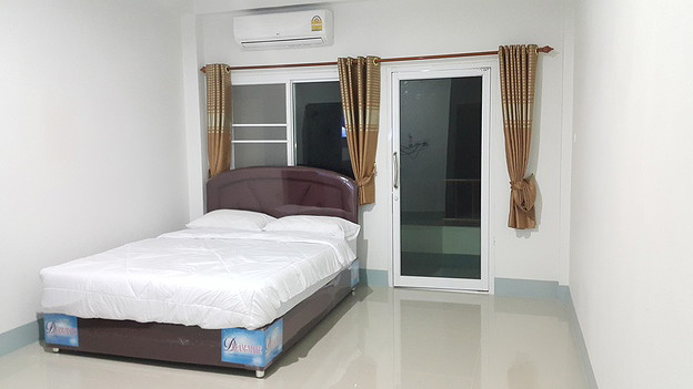 1 Bed Condo — photo 2