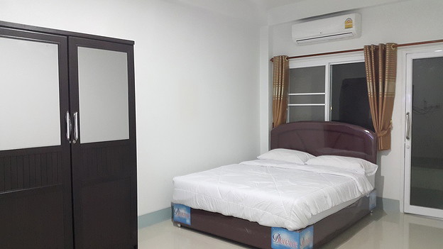 1 Bed Condo — photo 3