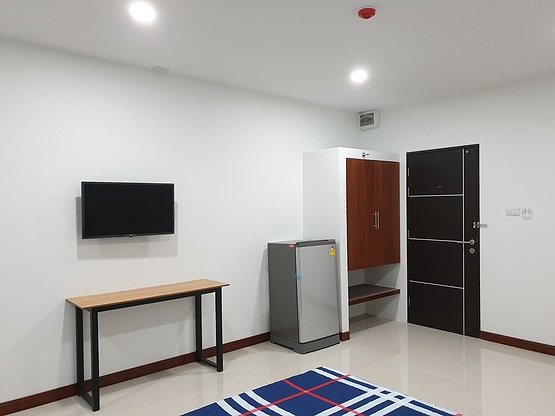 1 Bed Condo — photo 2