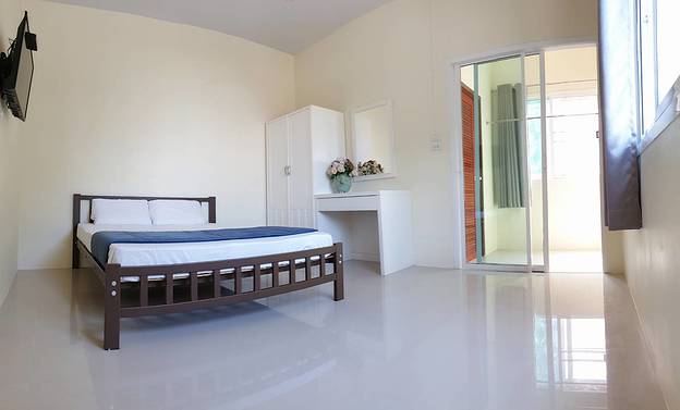 1 Bed Condo — photo 2