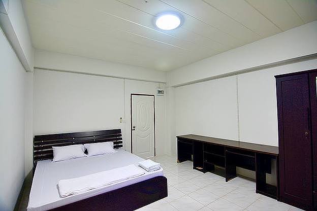 1 Bed Condo — photo 2