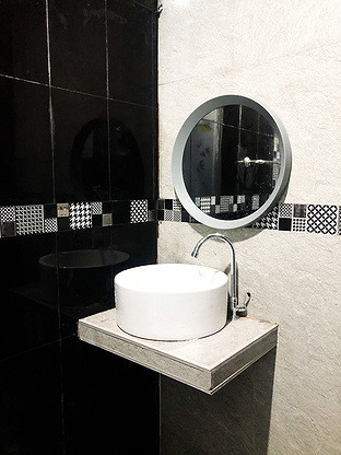 1 Bed Condo — photo 1