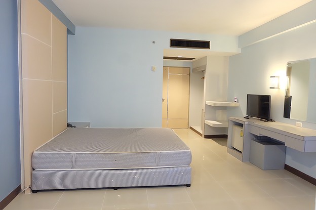 1 Bed Condo — photo 3