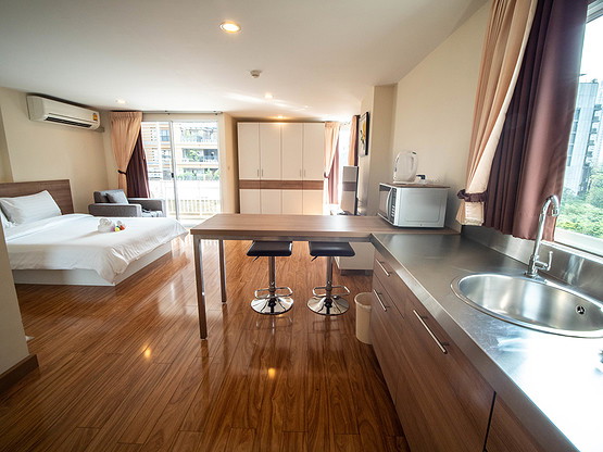 1 Bed Condo · Khlong Toei, bangkok — photo 2