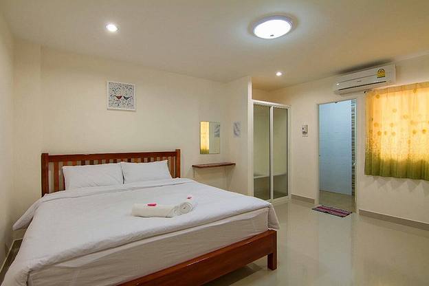 1 Bed Condo — photo 2