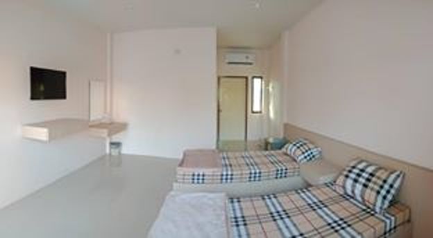 1 Bed Condo — photo 3