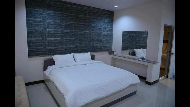 1 Bed Condo · Thon Buri, bangkok — photo 2