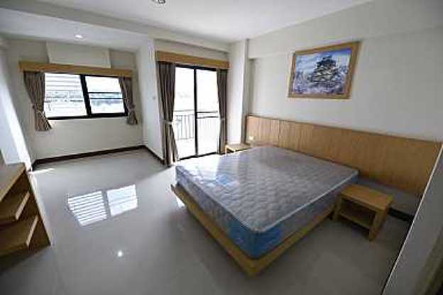 1 Bed Condo — photo 2