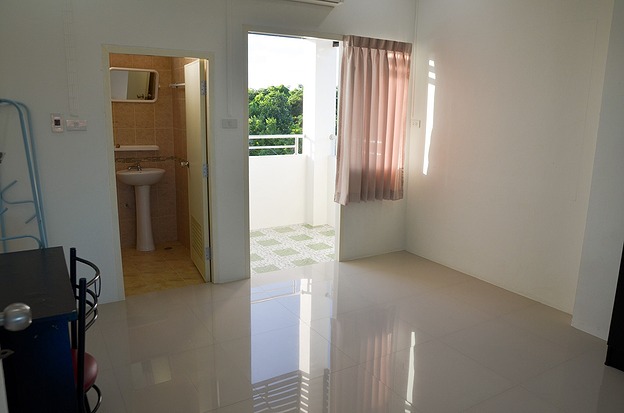 1 Bed Condo — photo 2
