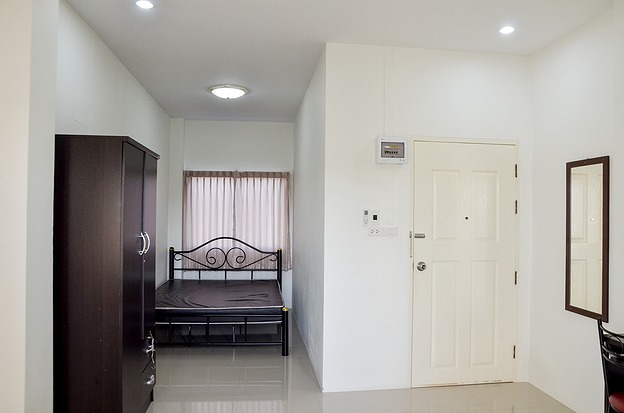 1 Bed Condo — photo 3