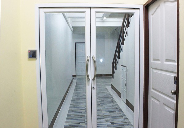1 Bed Condo — photo 3